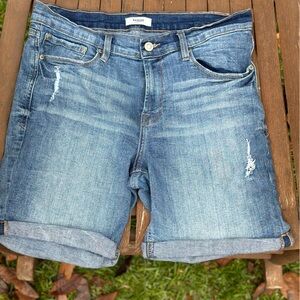 KENSIE 8/29 Denim Shorts
98% Cotton 
2% Elastic